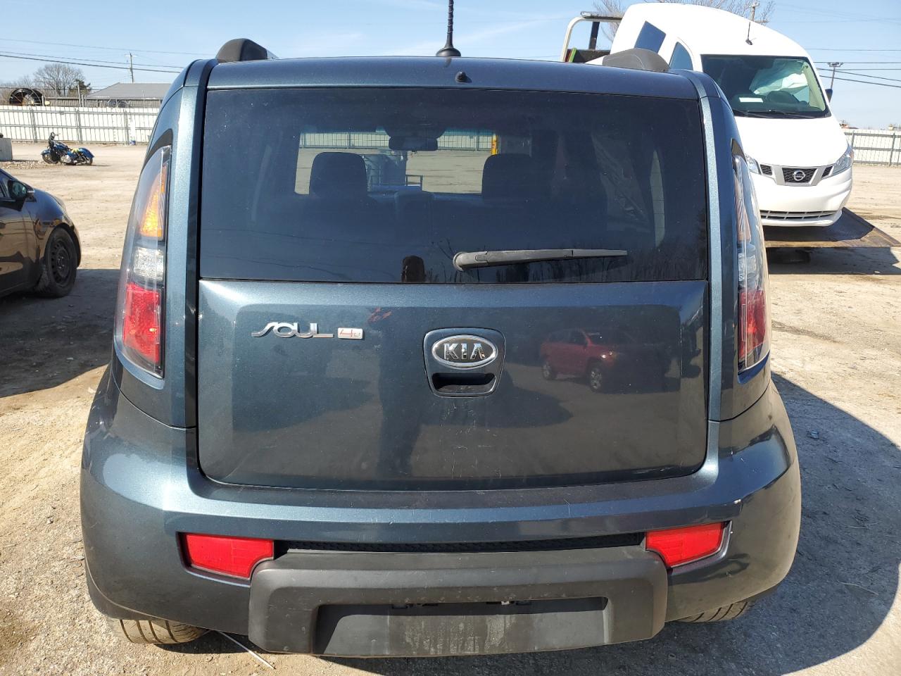 2010 Kia Soul + VIN: KNDJT2A21A7055105 Lot: 43012674