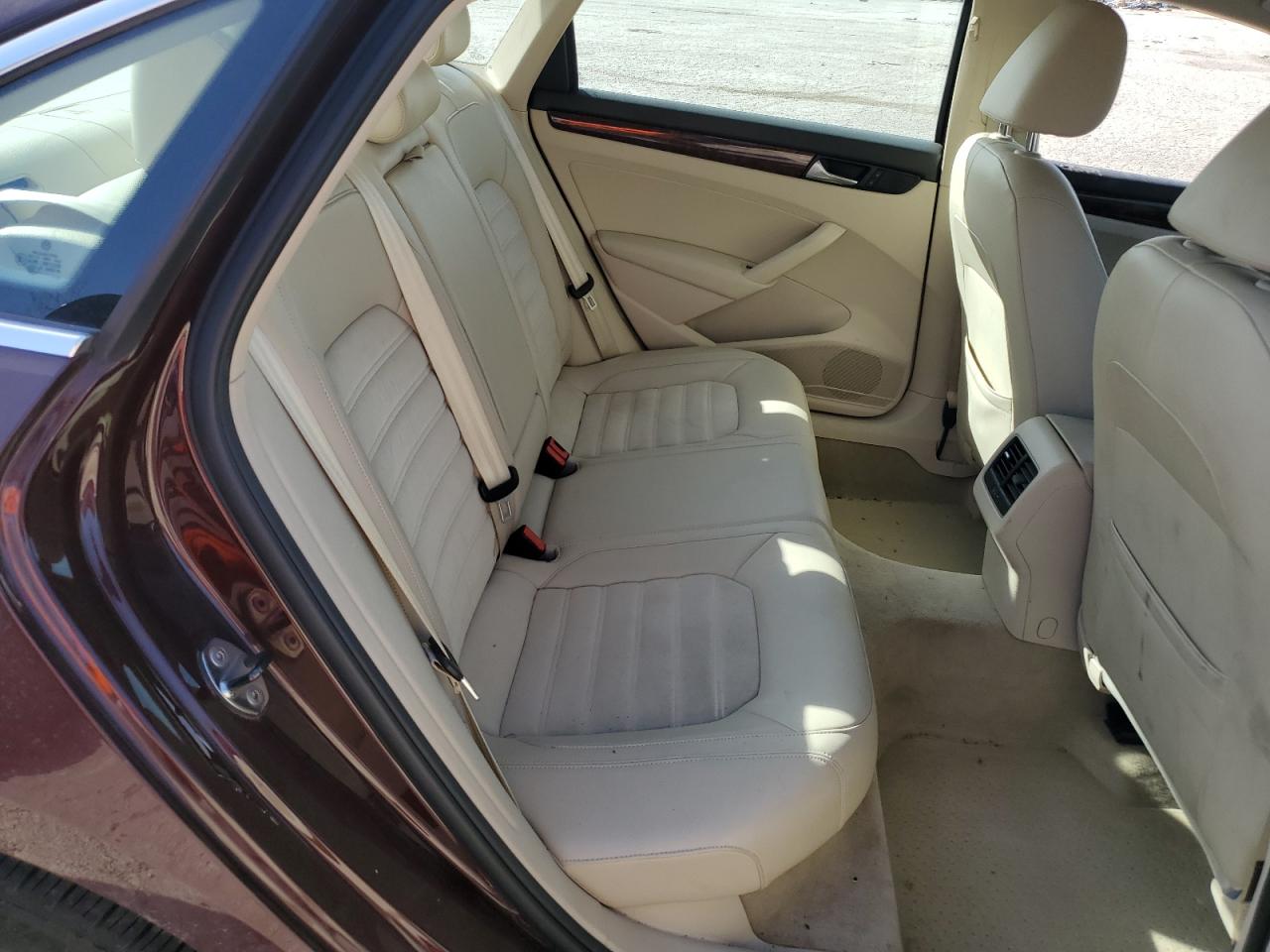 2013 Volkswagen Passat Sel VIN: 1VWCN7A31DC141743 Lot: 44342904