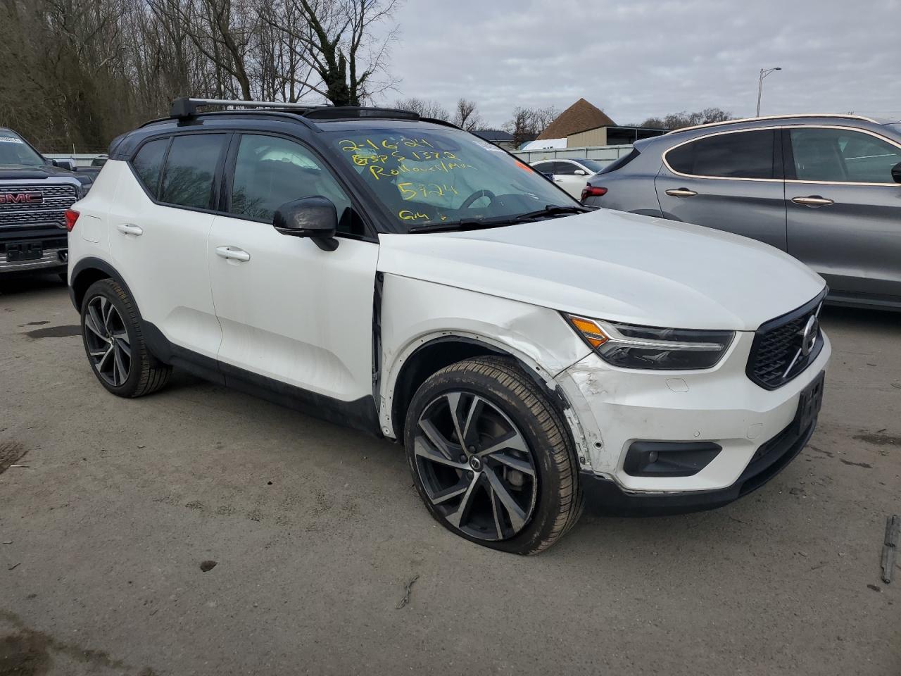 2022 Volvo Xc40 T5 R-Design VIN: YV4162UM1N2695724 Lot: 43642524