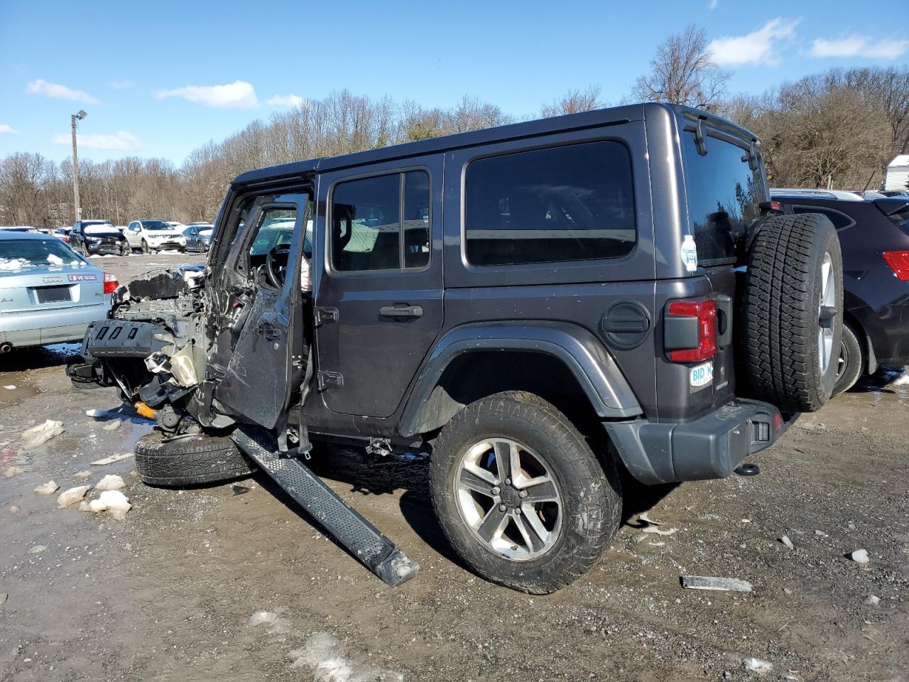 1C4HJXEG0JW184353 2018 Jeep Wrangler Unlimited Sahara