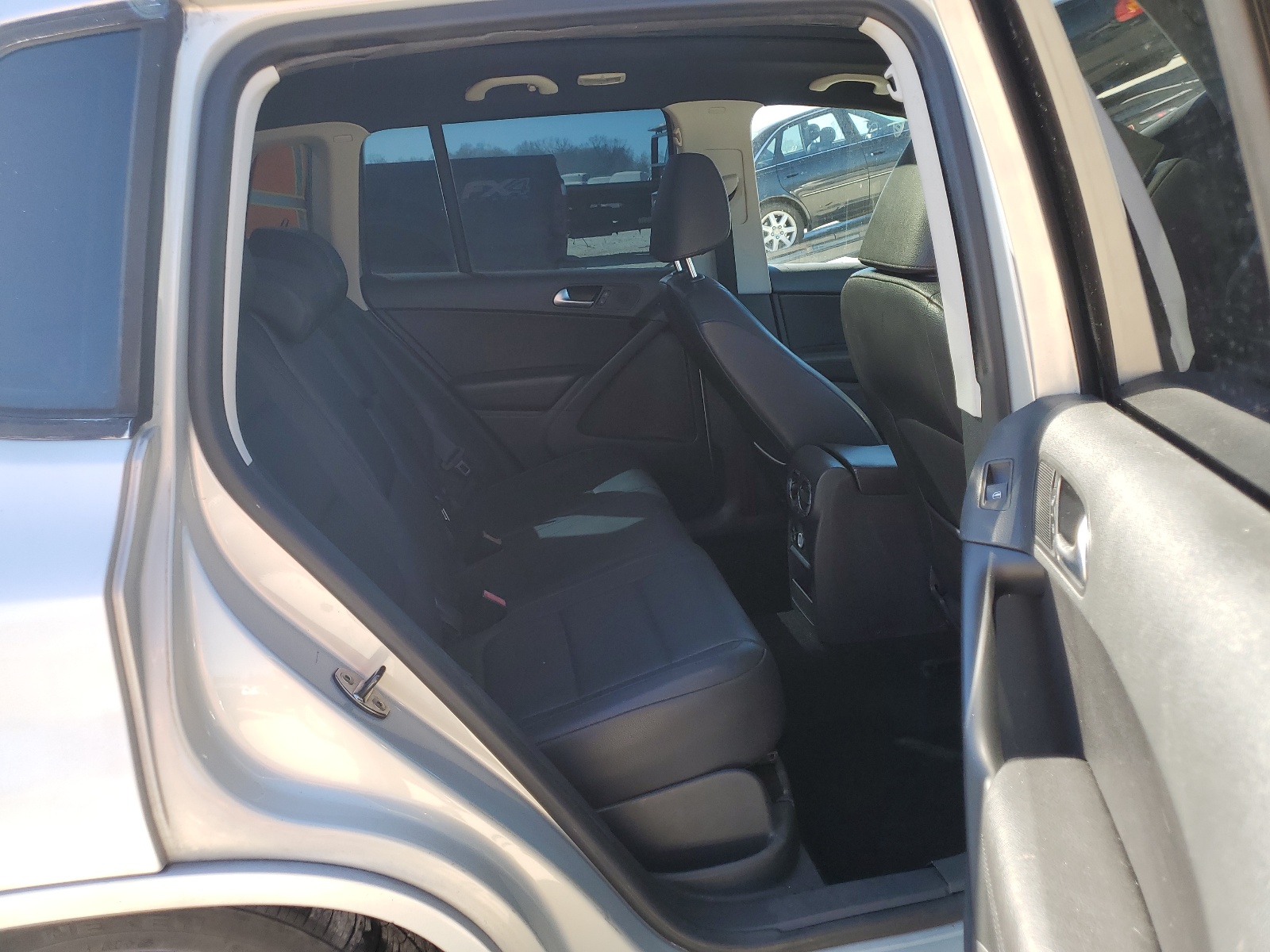 WVGBV7AX4AW513986 2010 Volkswagen Tiguan Se