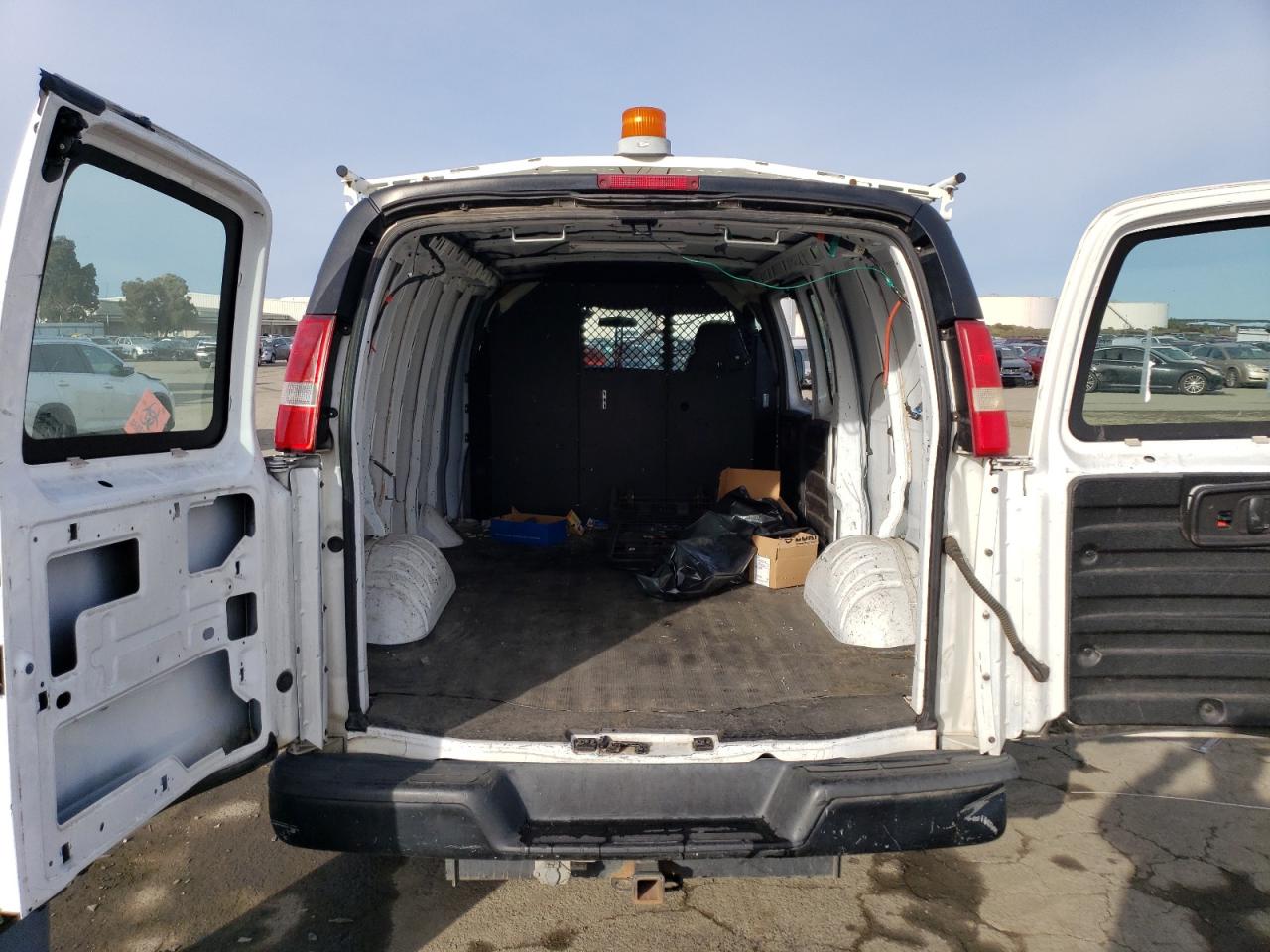 2005 Chevrolet Express G1500 VIN: 1GCFG15X851178189 Lot: 40136394