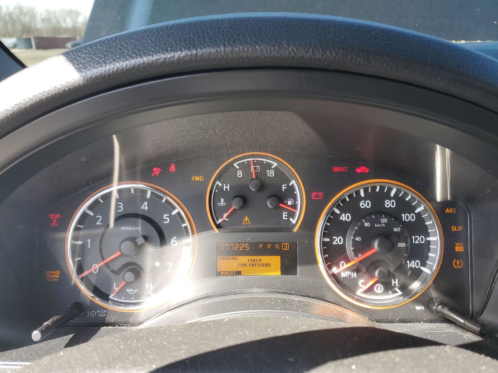 5N1AA0NC4BN608559 2011 Nissan Armada Sv