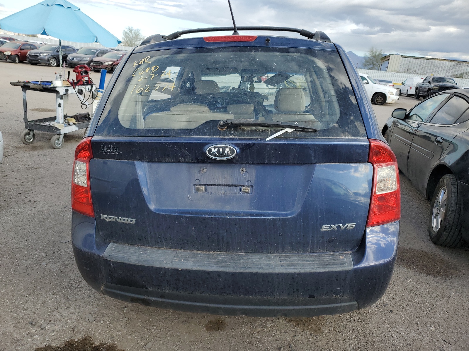 KNAFG526387162774 2008 Kia Rondo Lx