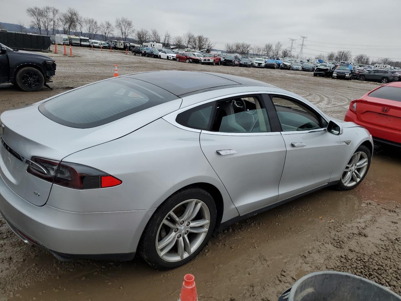 2014 Tesla Model S VIN: 5YJSA1S18EFP31947 Lot: 40979494