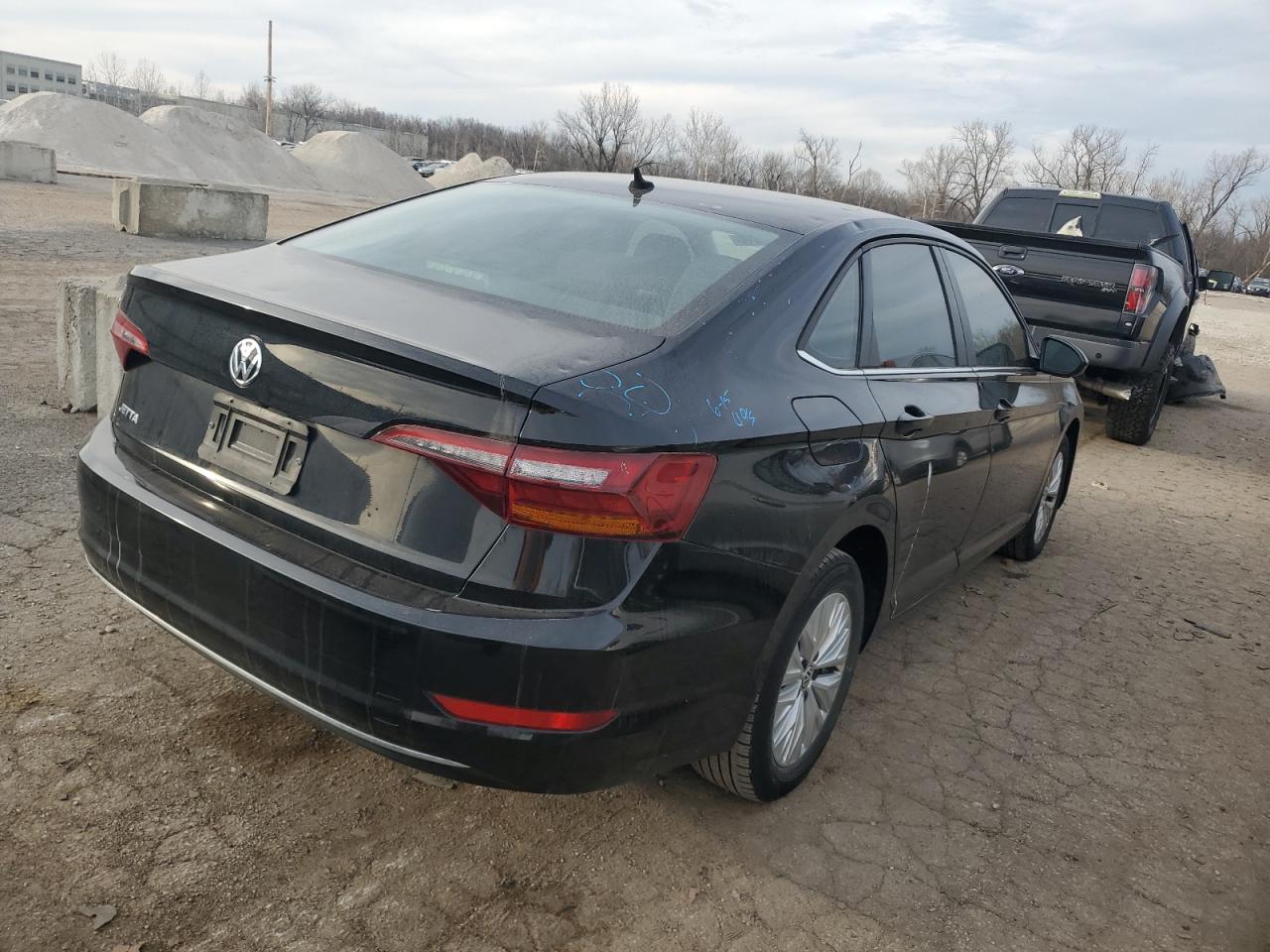2019 Volkswagen Jetta - Image 3