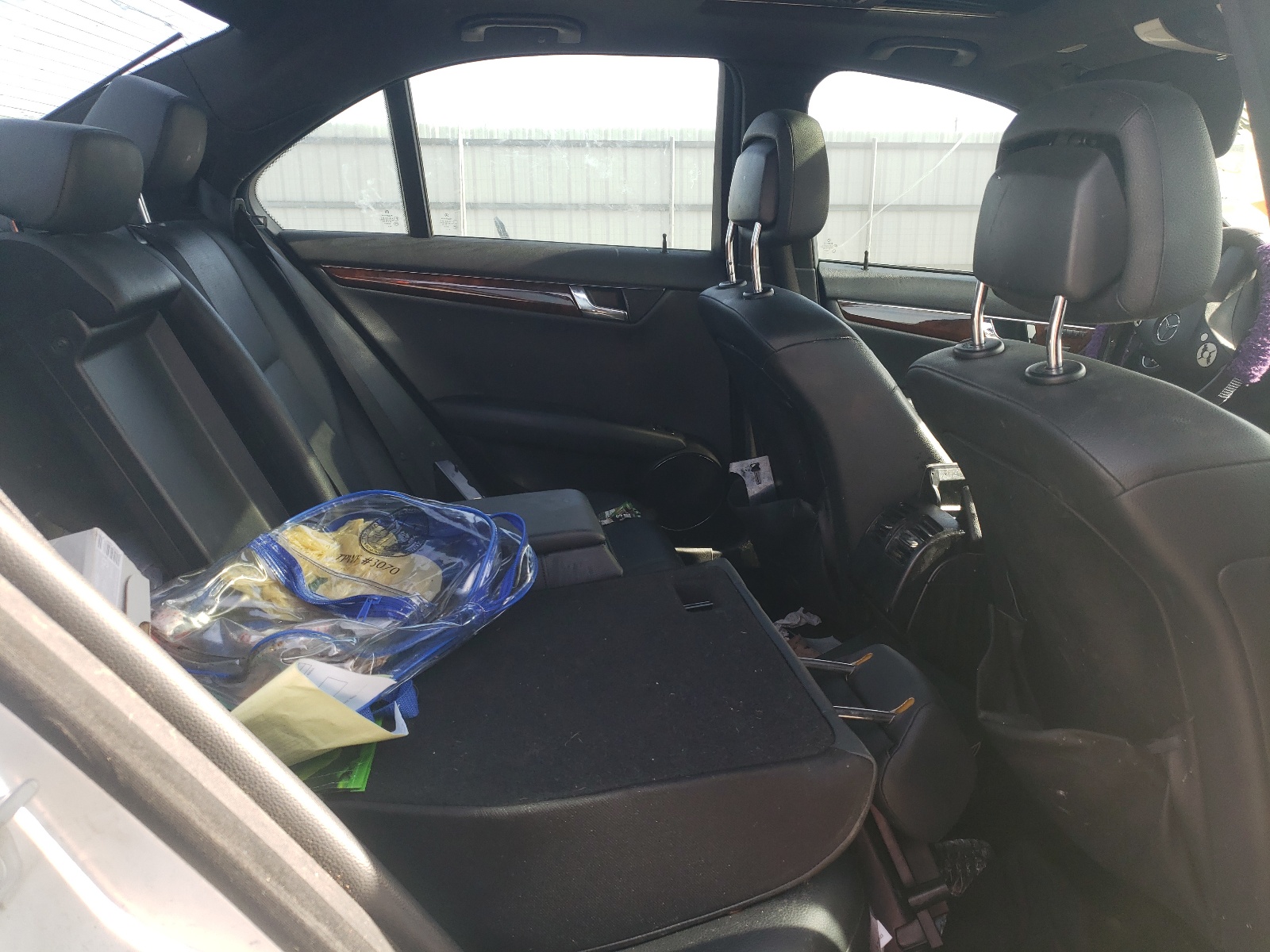 WDDGF5GBXBF640885 2011 Mercedes-Benz C 350