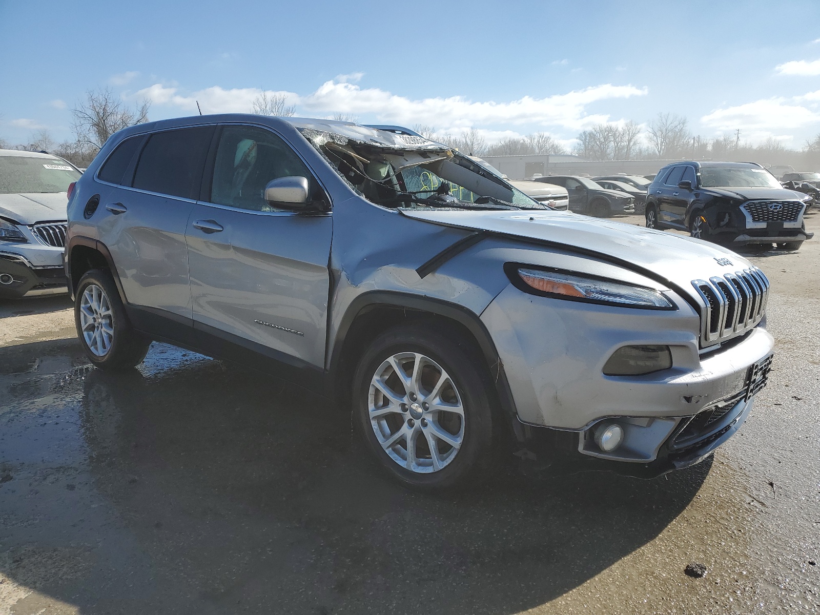 2015 Jeep Cherokee Latitude vin: 1C4PJLCB5FW661023