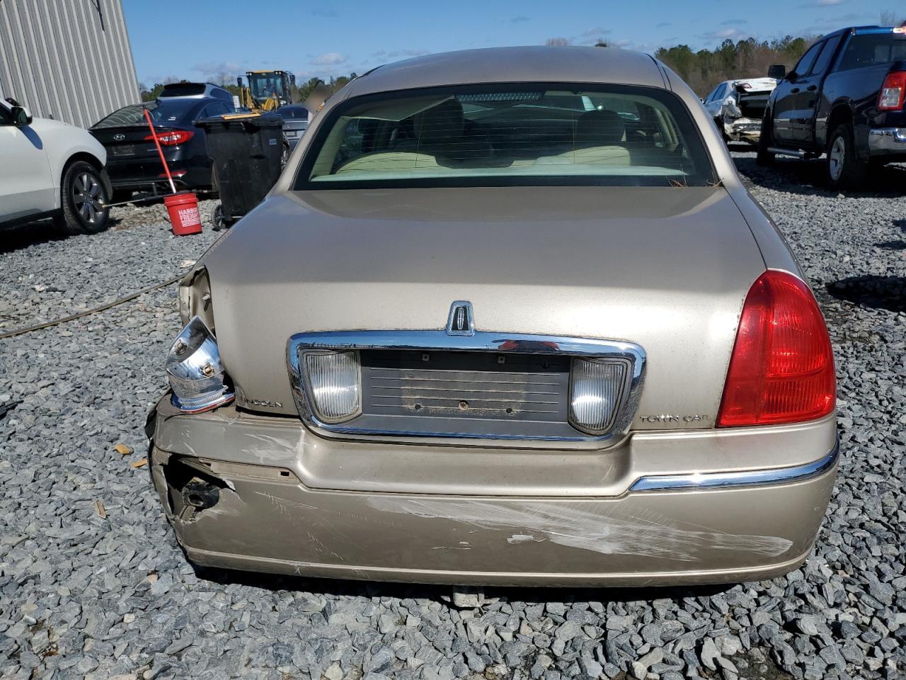 2007 Lincoln Town Car Signature Limited VIN: 1LNHM82V17Y620541 Lot: 43832974