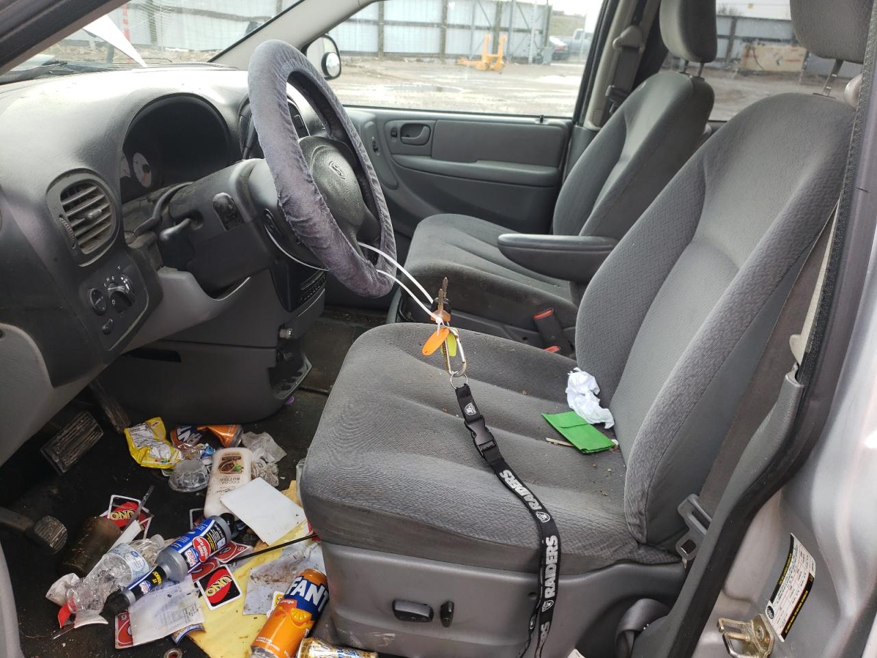 2005 Dodge Caravan - Image 7
