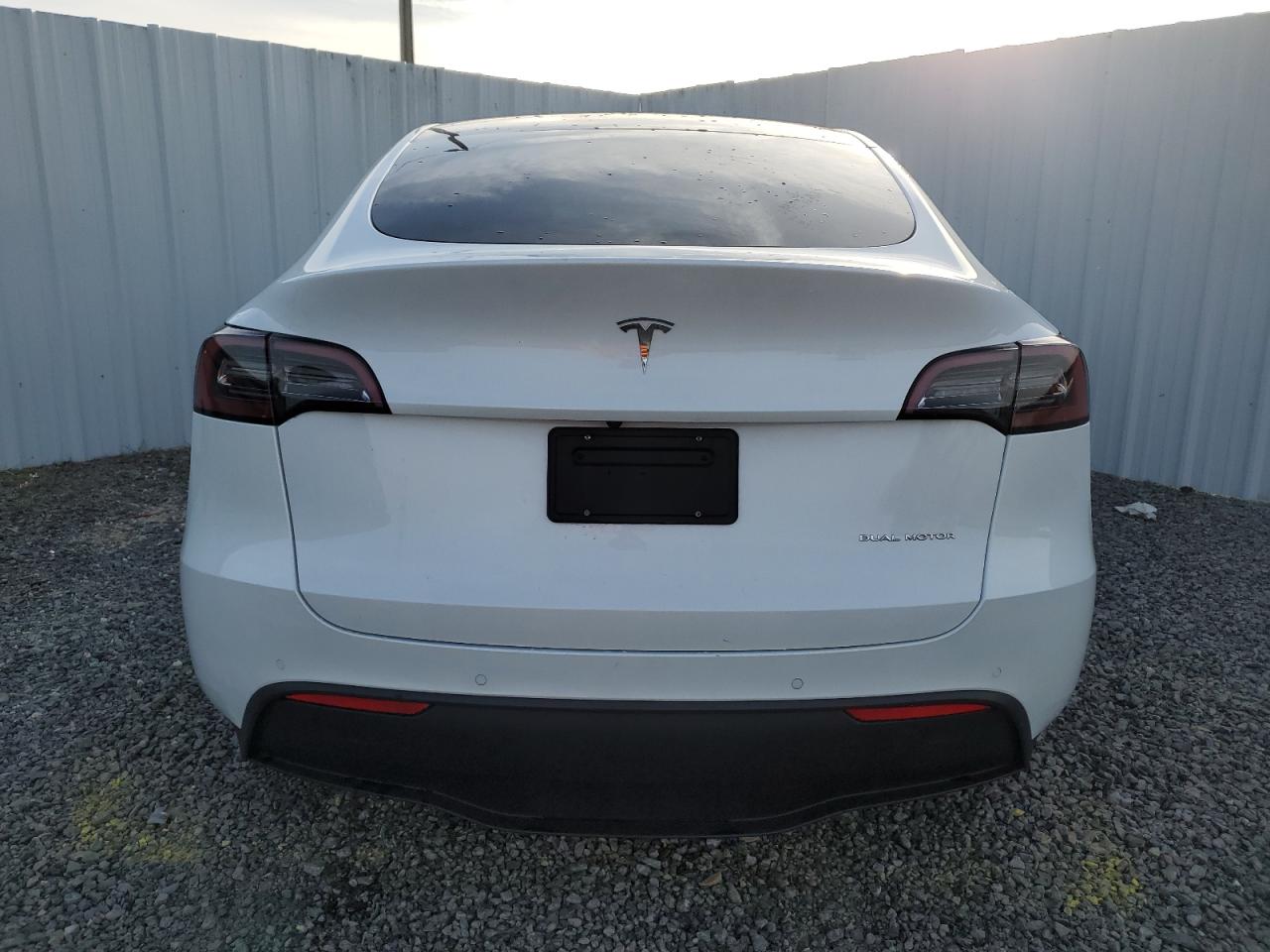 2022 Tesla Model Y VIN: 7SAYGDEE4NF385634 Lot: 41278824