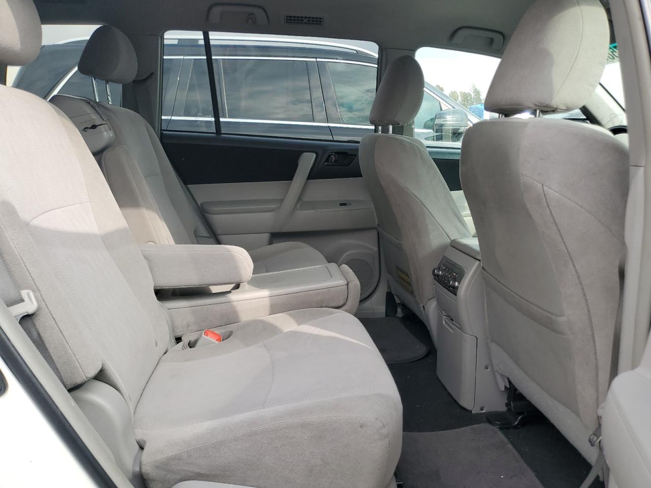 2011 Toyota Highlander Base VIN: 5TDZA3EH2BS011893 Lot: 44758804