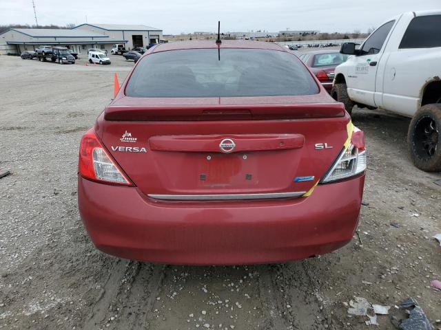 Sedans NISSAN VERSA 2013 Czerwony