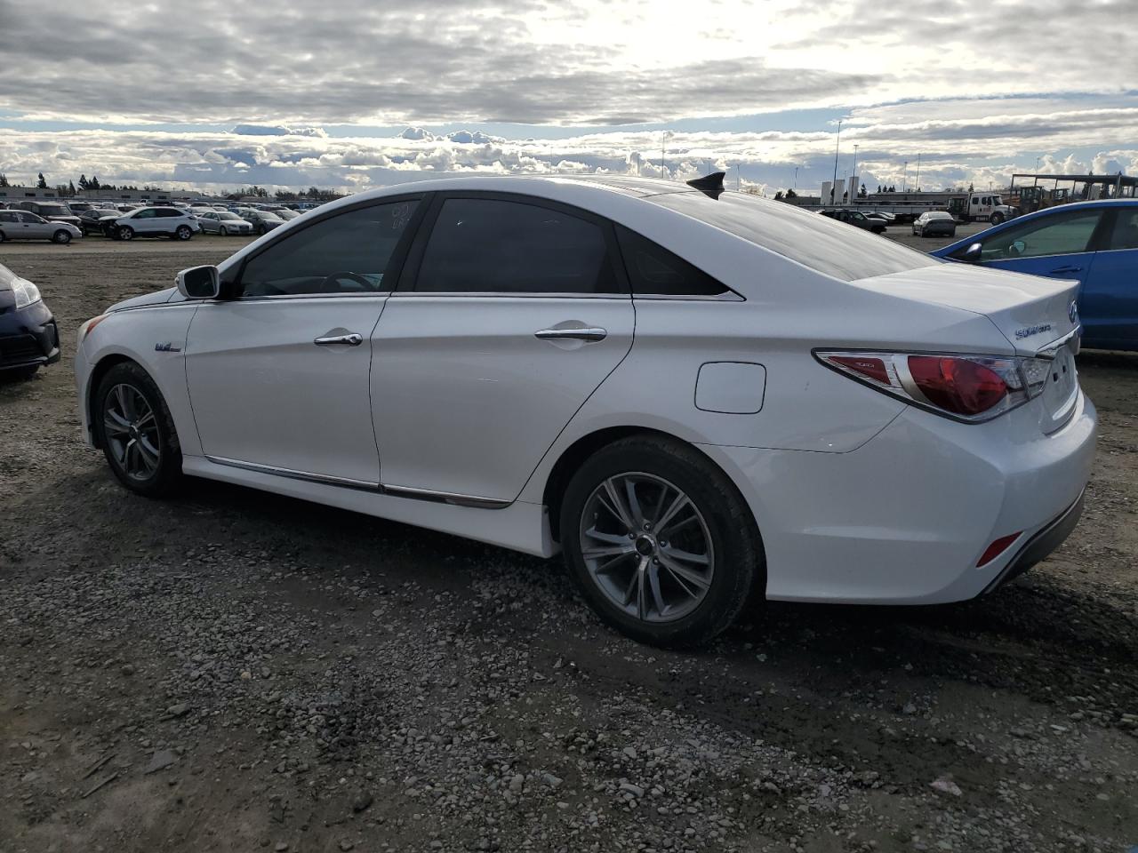 KMHEC4A41FA121320 2015 HYUNDAI SONATA - Image 2