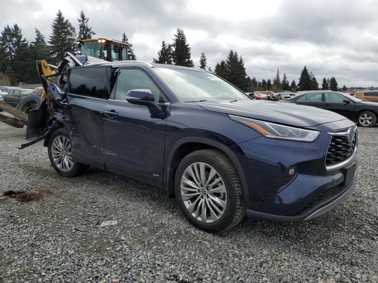 2022 Toyota Highlander - Image 4