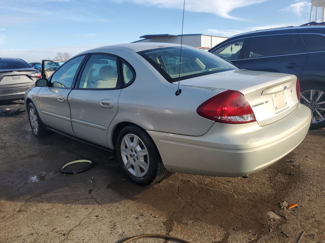 2006 Ford Taurus Se VIN: 1FAFP53296A220620 Lot: 44054974