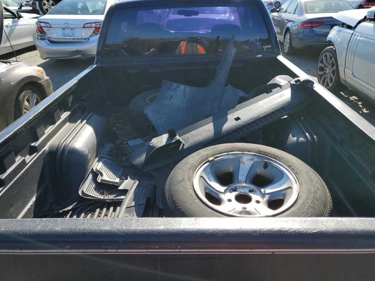 2000 Chevrolet S-10 Pickup - Image 10