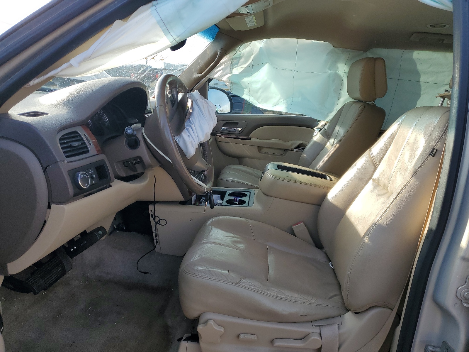 1GNSCJE09BR218393 2011 Chevrolet Suburban C1500 Lt