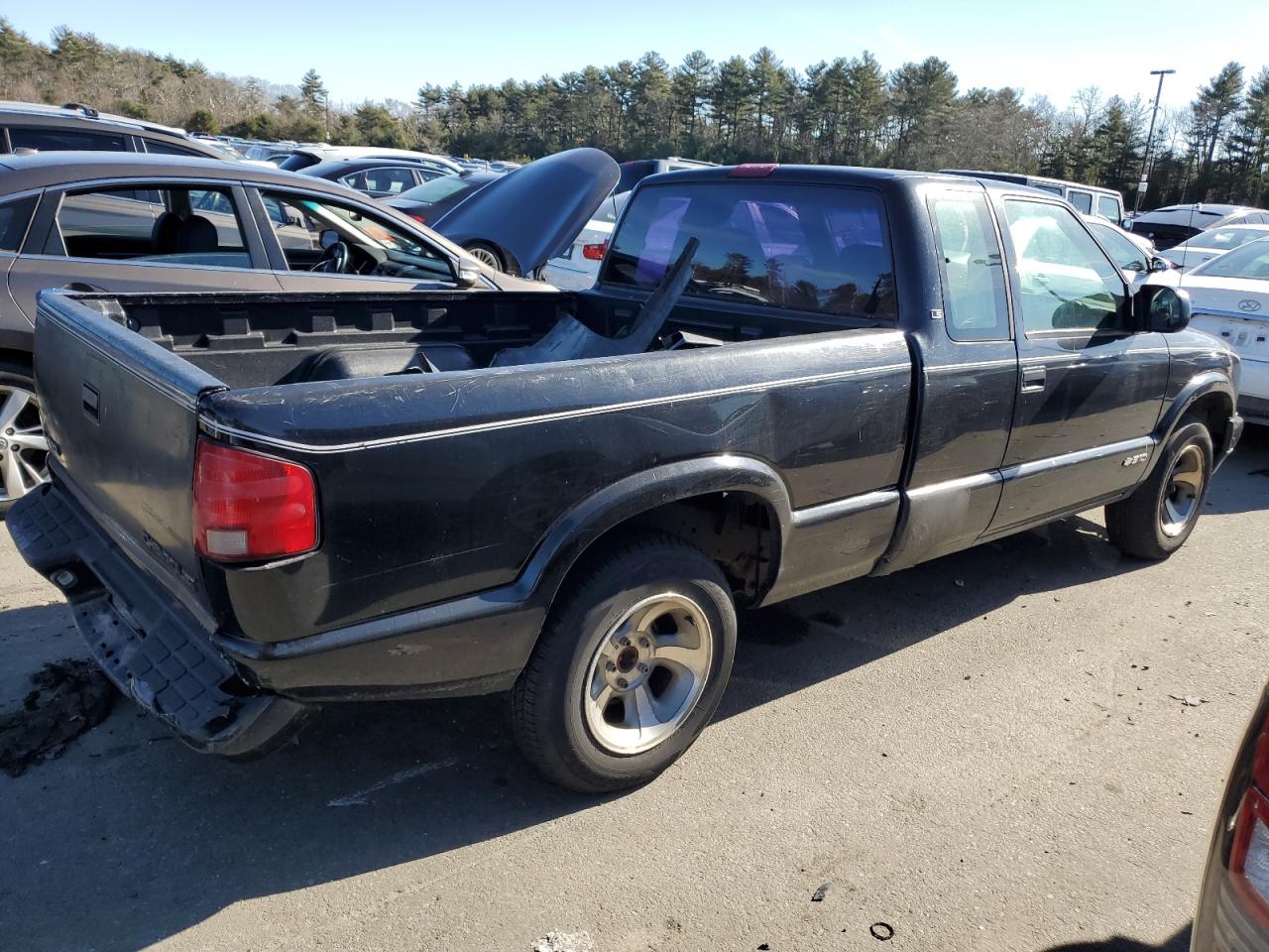 2000 Chevrolet S-10 Pickup - Image 3