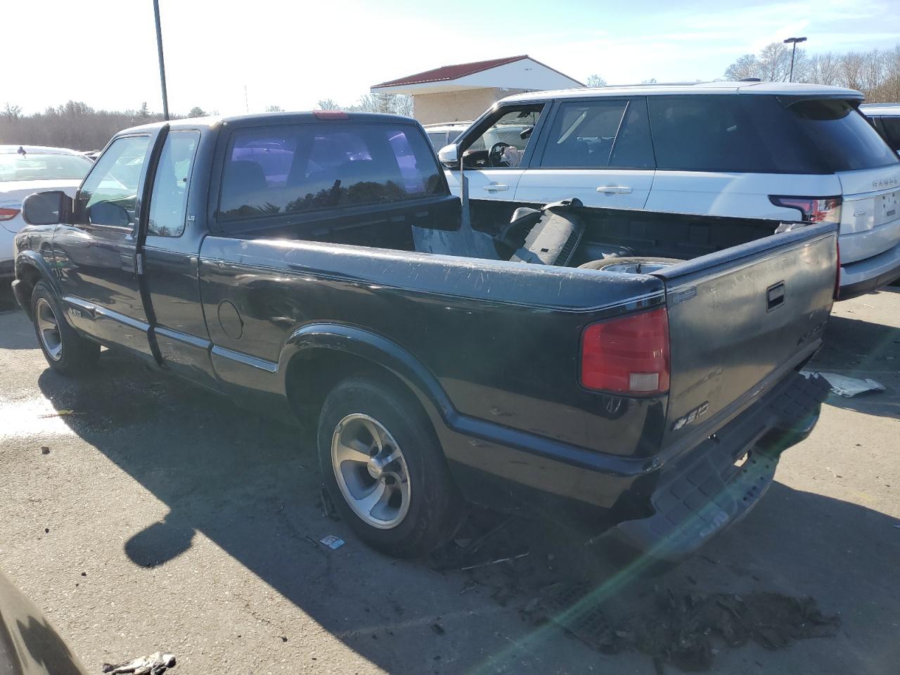 2000 Chevrolet S-10 Pickup - Image 2