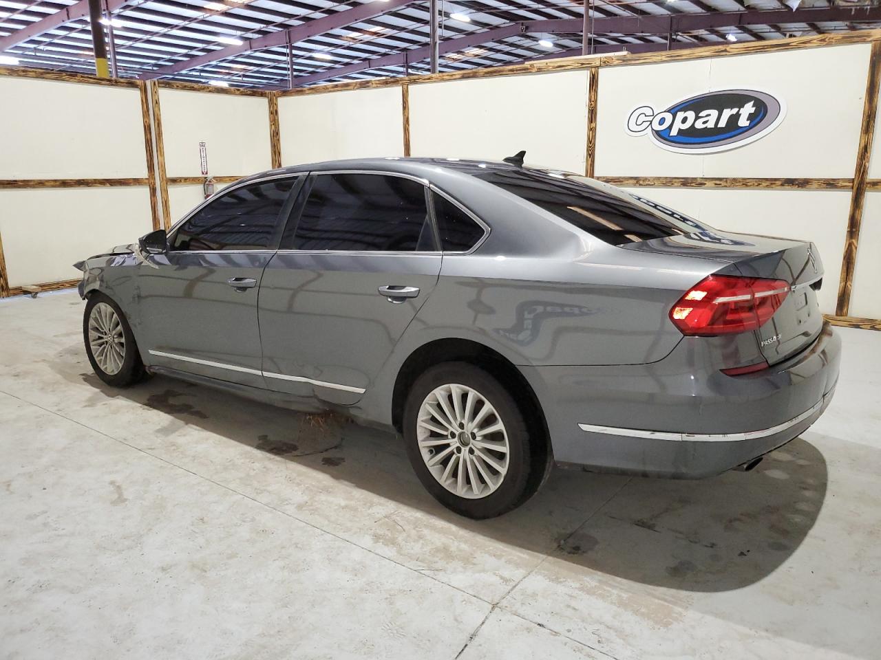 2016 Volkswagen Passat - Image 2