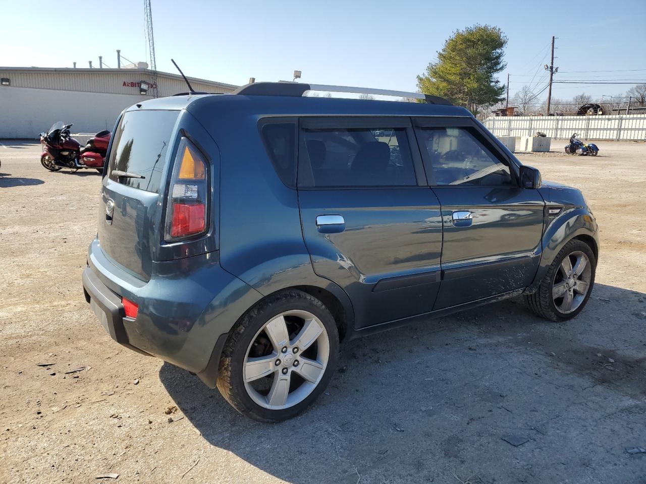 2010 Kia Soul + VIN: KNDJT2A21A7055105 Lot: 43012674