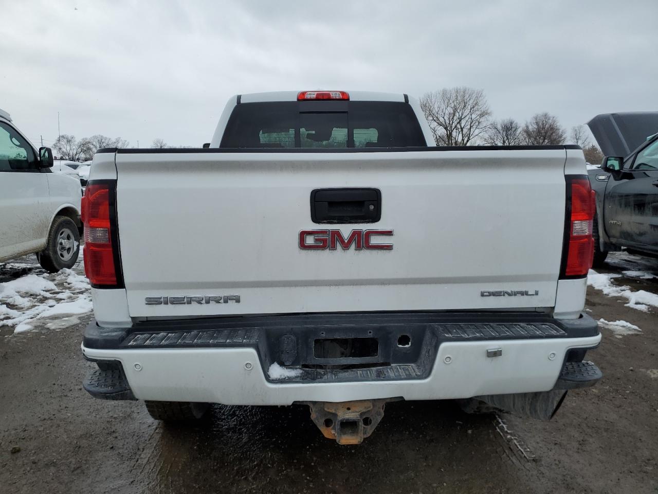 2015 GMC Sierra K2500 Denali VIN: 1GT120E80FF596181 Lot: 43010084