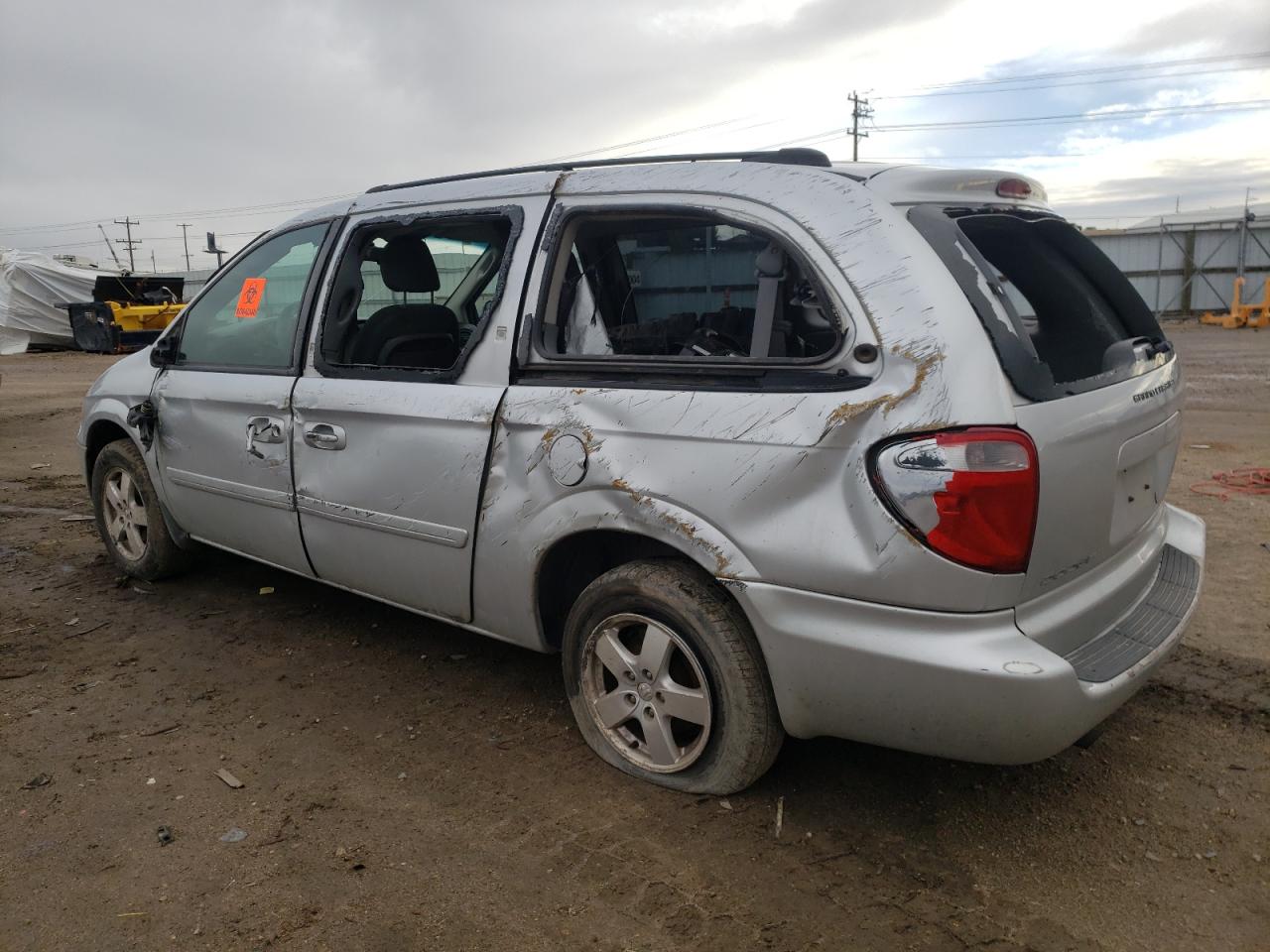 2005 Dodge Caravan - Image 2