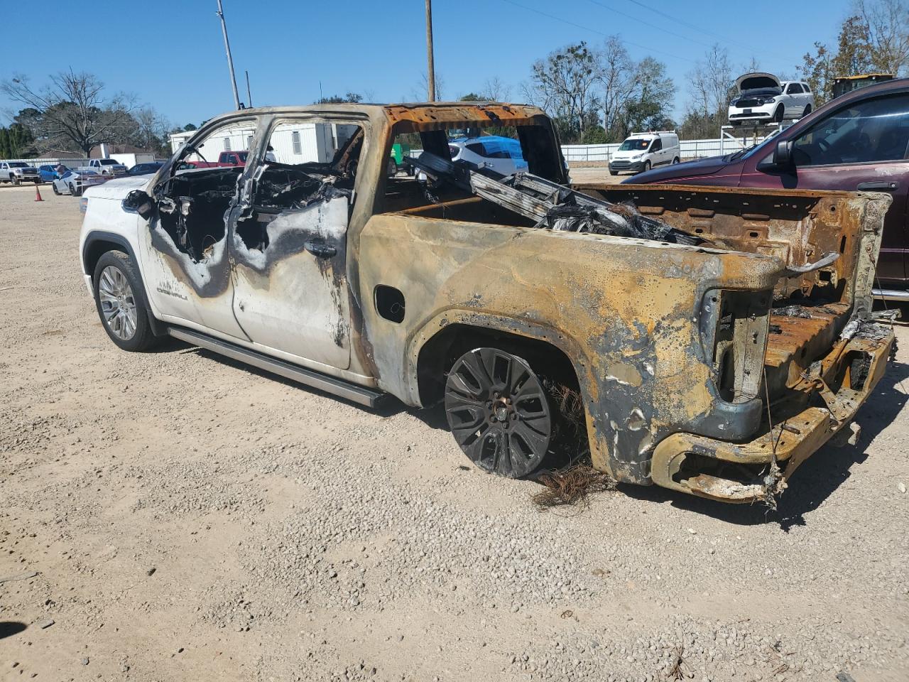 2022 GMC Sierra - Image 2
