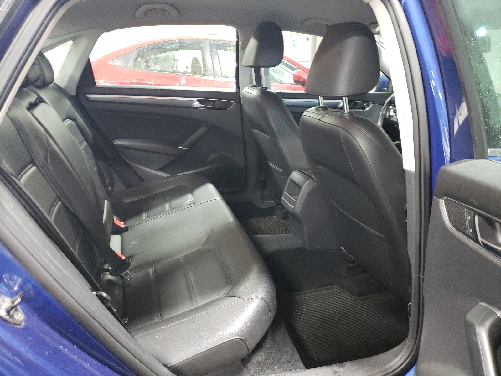 1VWDT7A35HC029592 2017 Volkswagen Passat R-Line