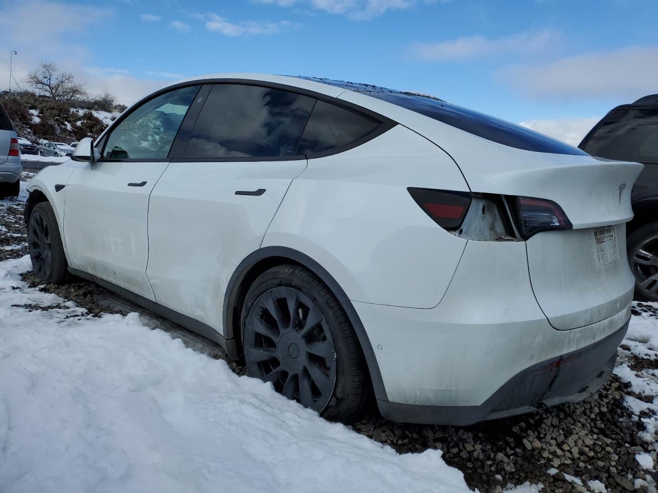 5YJYGDED6MF103724 2021 TESLA MODEL Y - Image 2