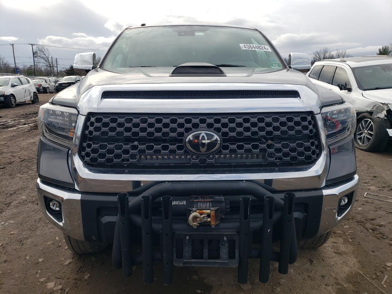 5TFDY5F16JX743455 2018 Toyota Tundra Crewmax Sr5