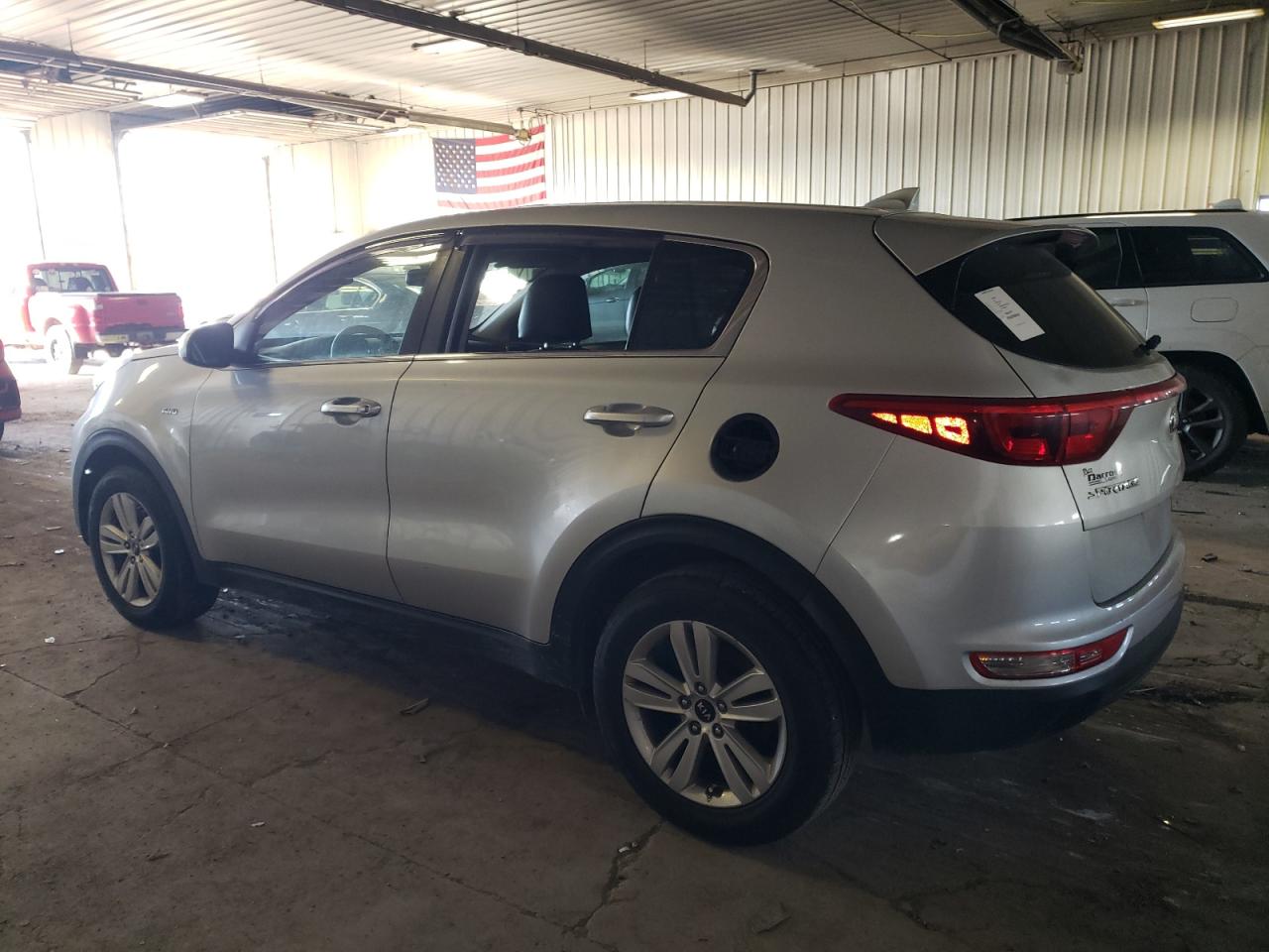 KNDPMCAC1H7128117 2017 KIA SPORTAGE - Image 2