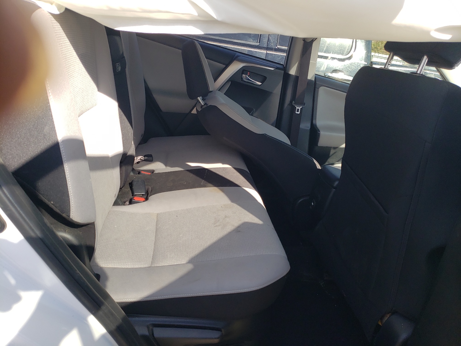 JTMRJREV0HD068512 2017 Toyota Rav4 Hv Le