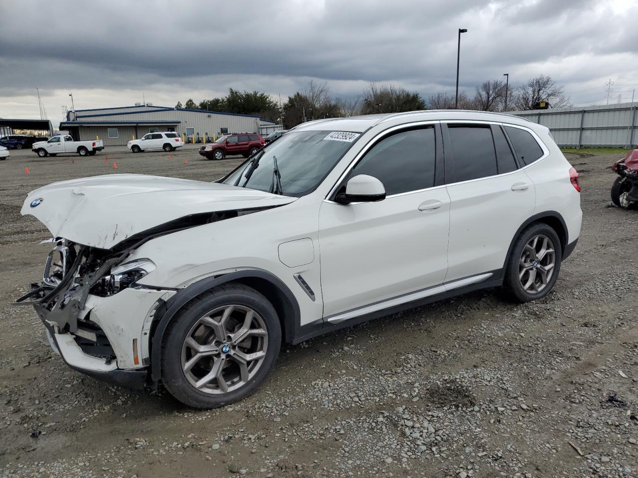 2021 BMW X3 xDrive30E VIN: 5UXTS1C06M9E83229 Lot: 42329924