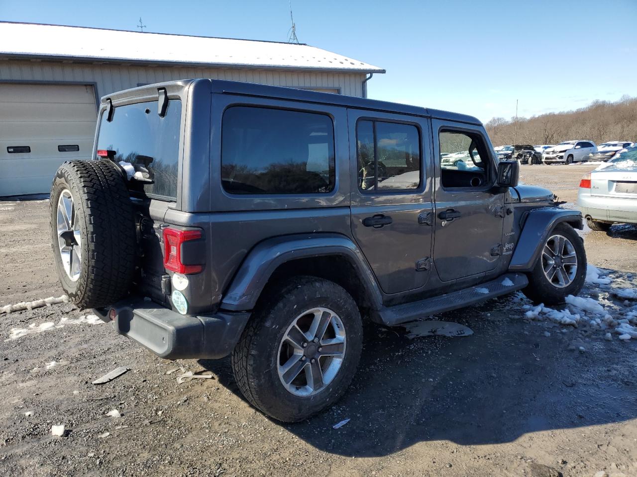 1C4HJXEG0JW184353 2018 Jeep Wrangler Unlimited Sahara