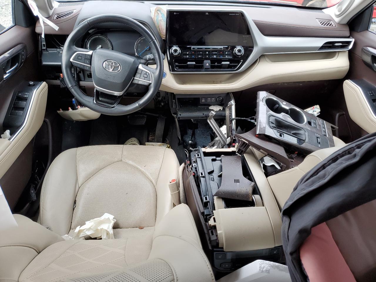 2022 Toyota Highlander - Image 8