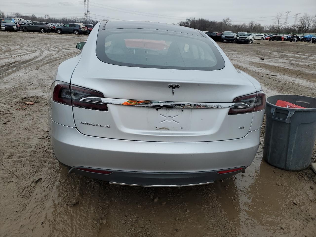 2014 Tesla Model S VIN: 5YJSA1S18EFP31947 Lot: 40979494