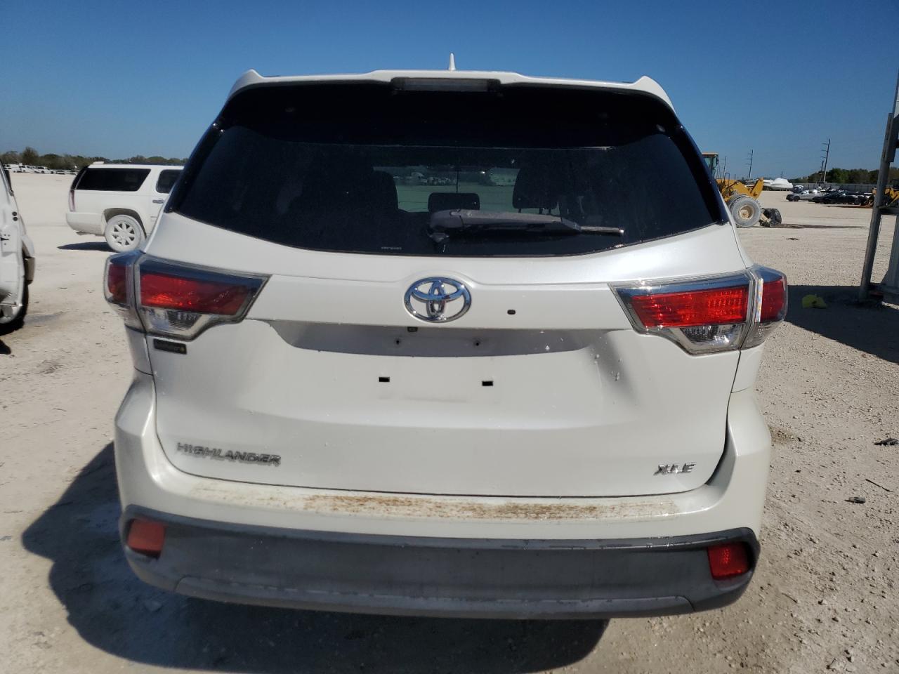 5TDKKRFH0GS128251 2016 Toyota Highlander Xle