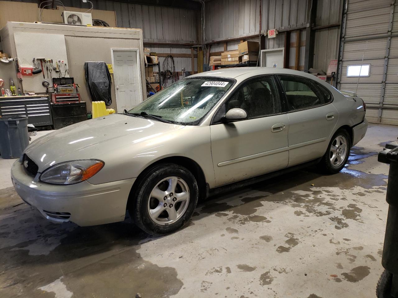 2004 Ford Taurus Se იყიდება Kansas City-ში, KS - Front End