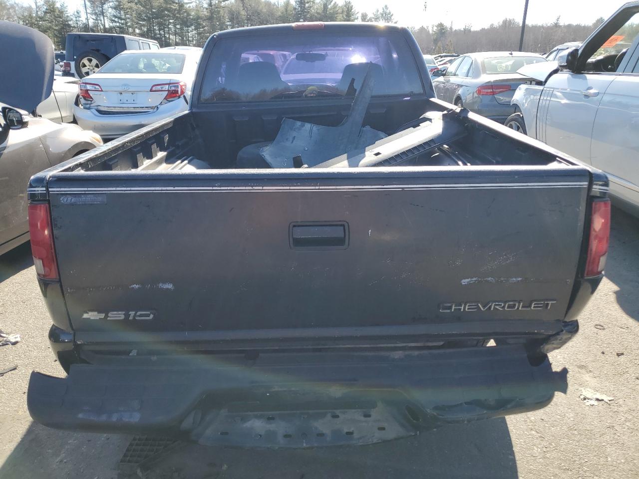 2000 Chevrolet S-10 Pickup - Image 6