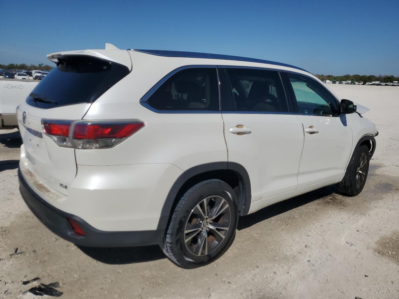 2016 Toyota Highlander - Image 3