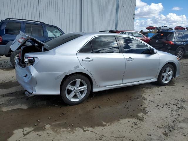  TOYOTA CAMRY 2013 Серебристый