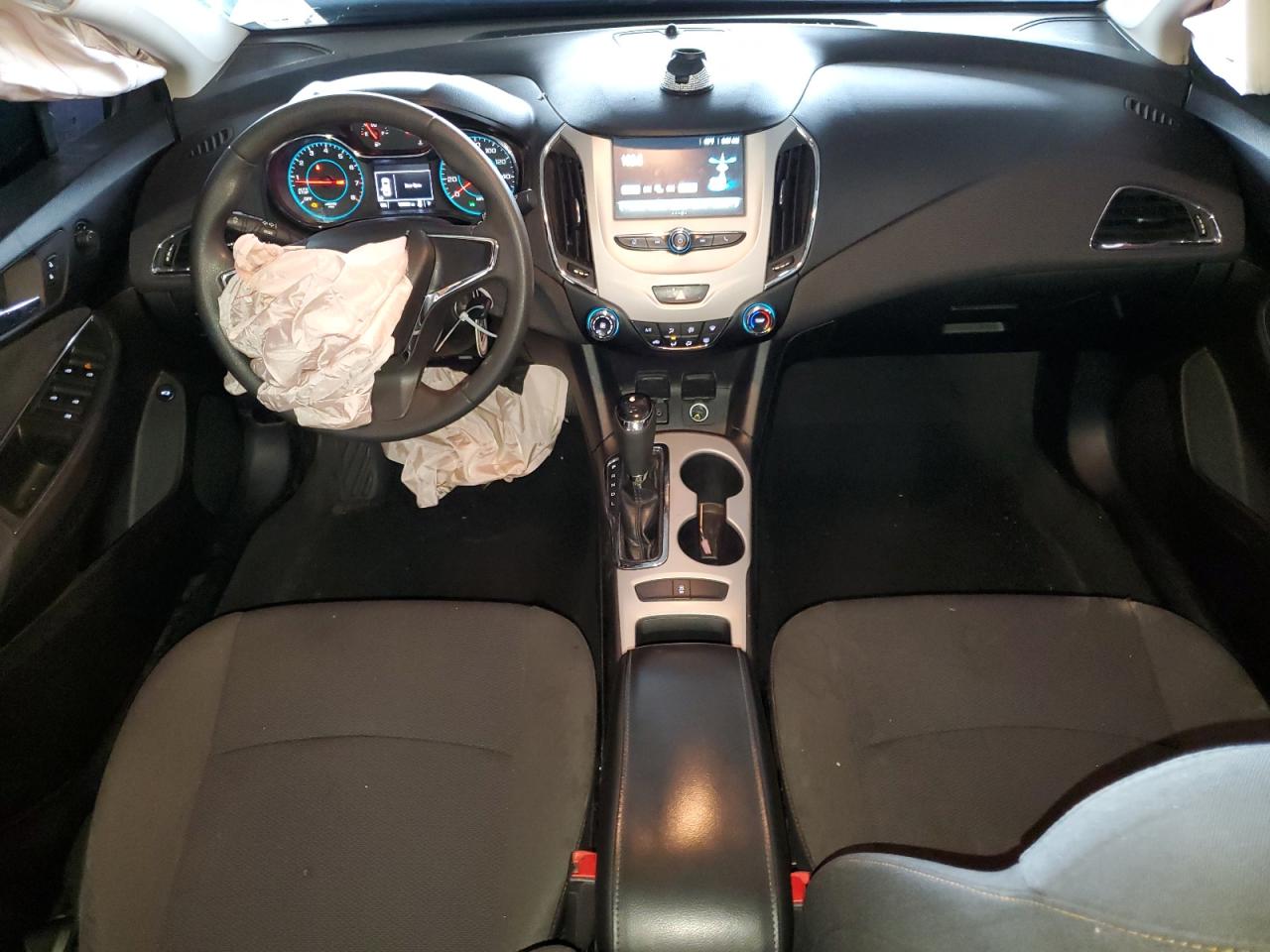 2018 Chevrolet Cruze - Image 8