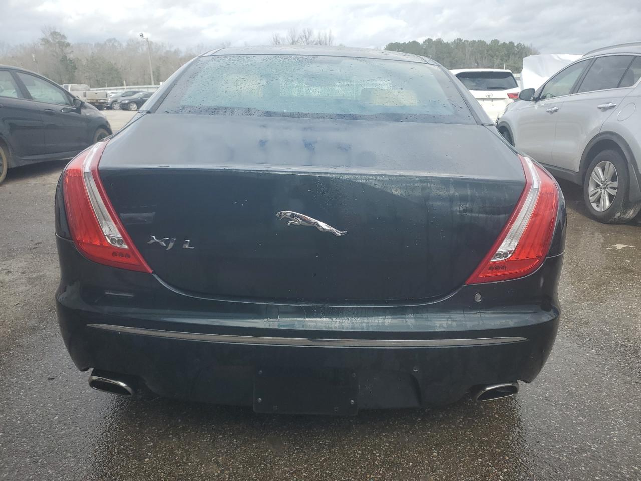 2011 Jaguar Xjl VIN: SAJWA2GB2BLV01811 Lot: 43300154