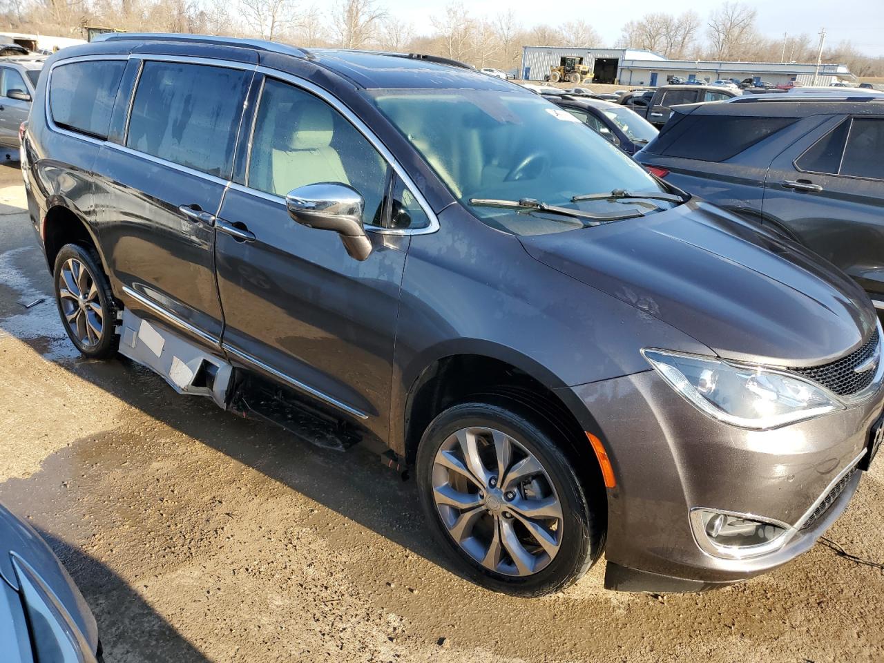 2C4RC1GG0KR537807 2019 Chrysler Pacifica Limited