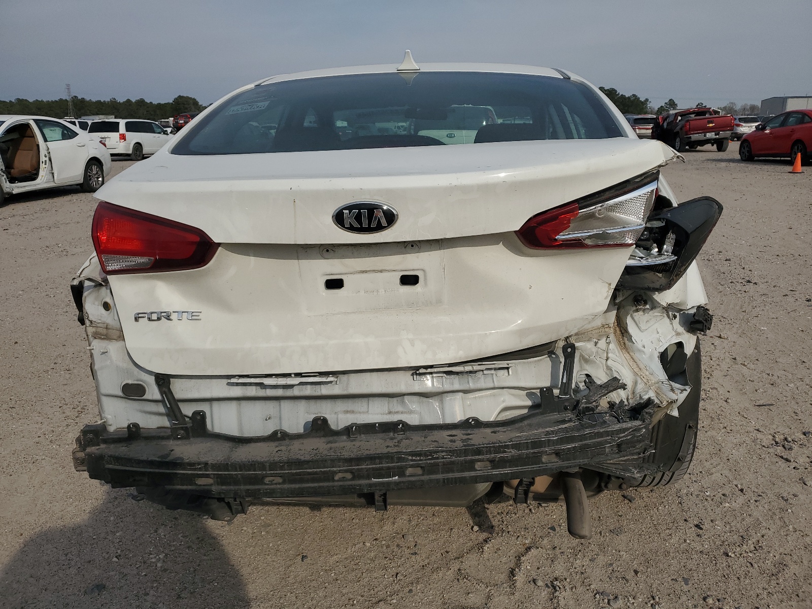 3KPFK4A7XJE234226 2018 Kia Forte Lx