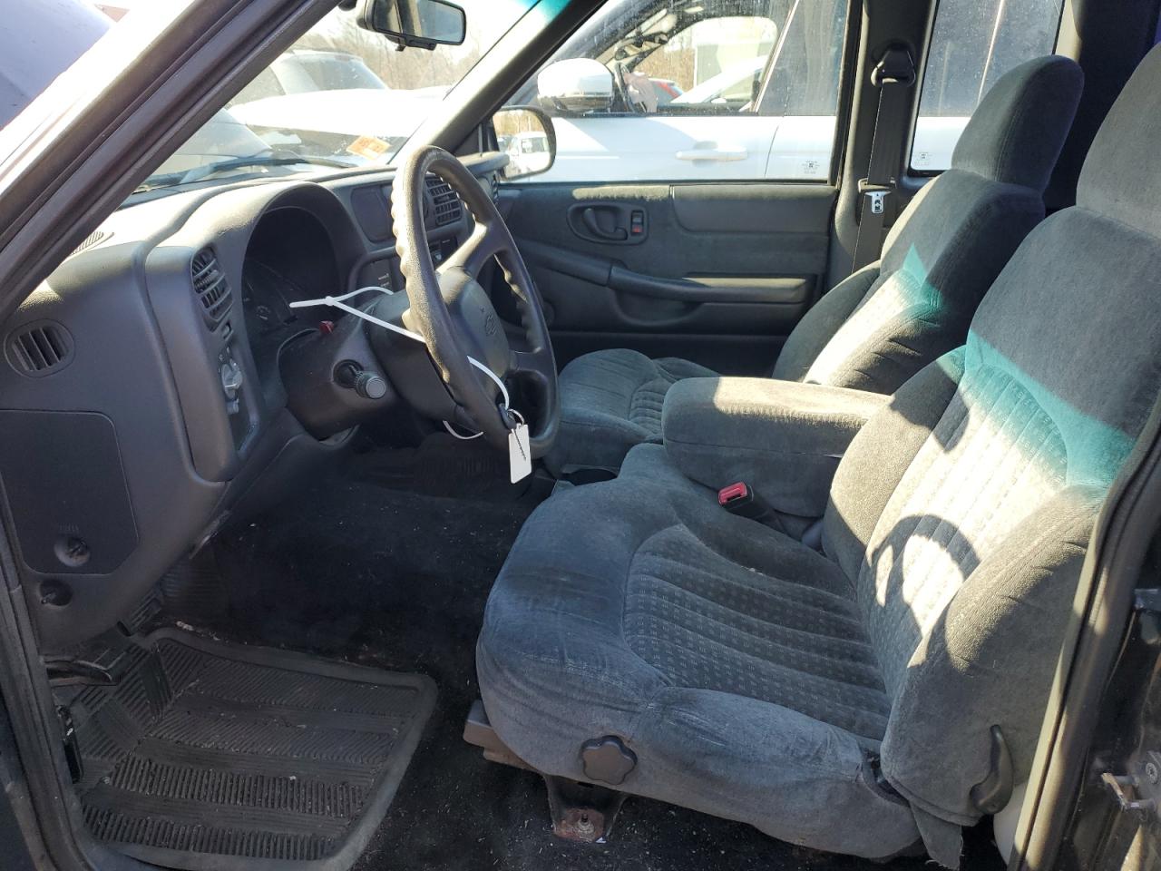 2000 Chevrolet S-10 Pickup - Image 7