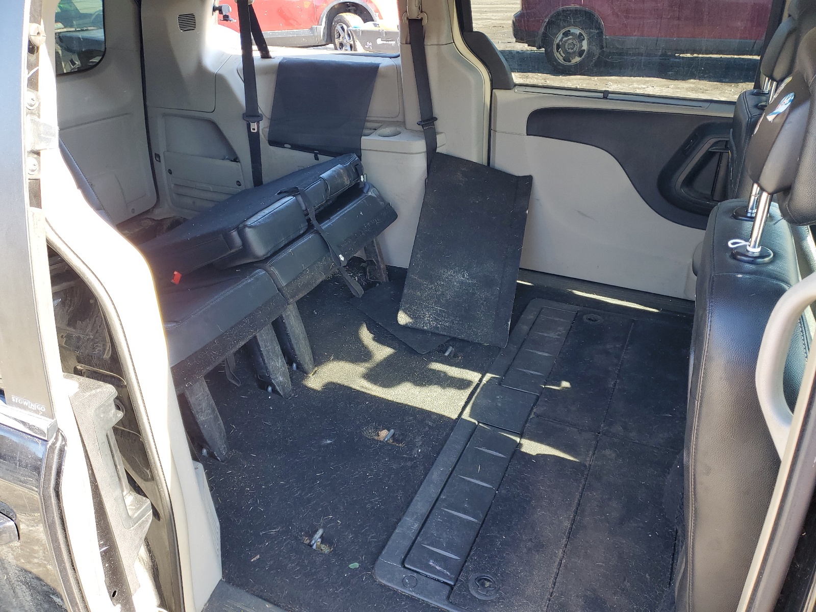 2A4RR8DG5BR803618 2011 Chrysler Town & Country Touring L