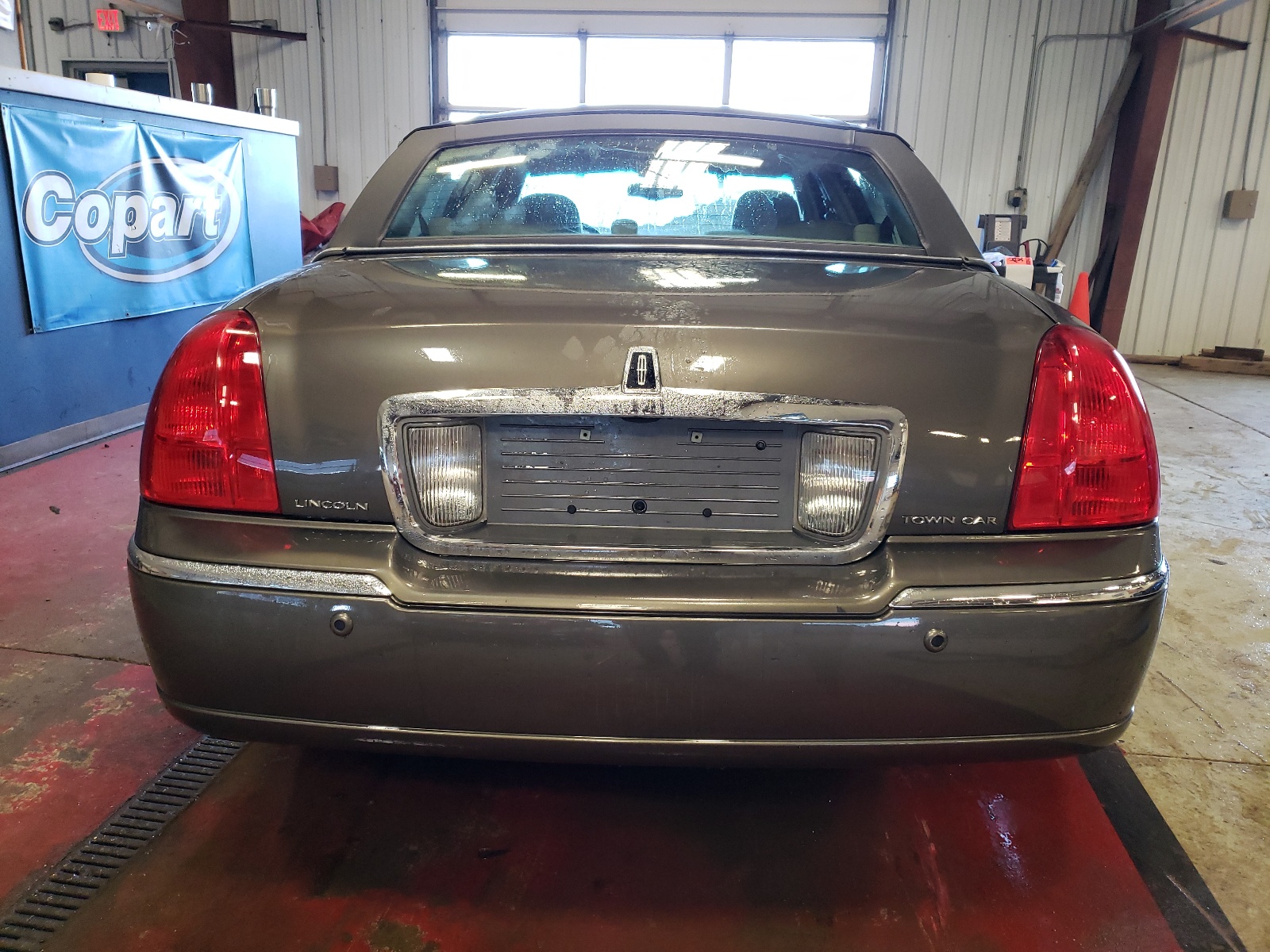 1LNHM82W63Y639931 2003 Lincoln Town Car Signature